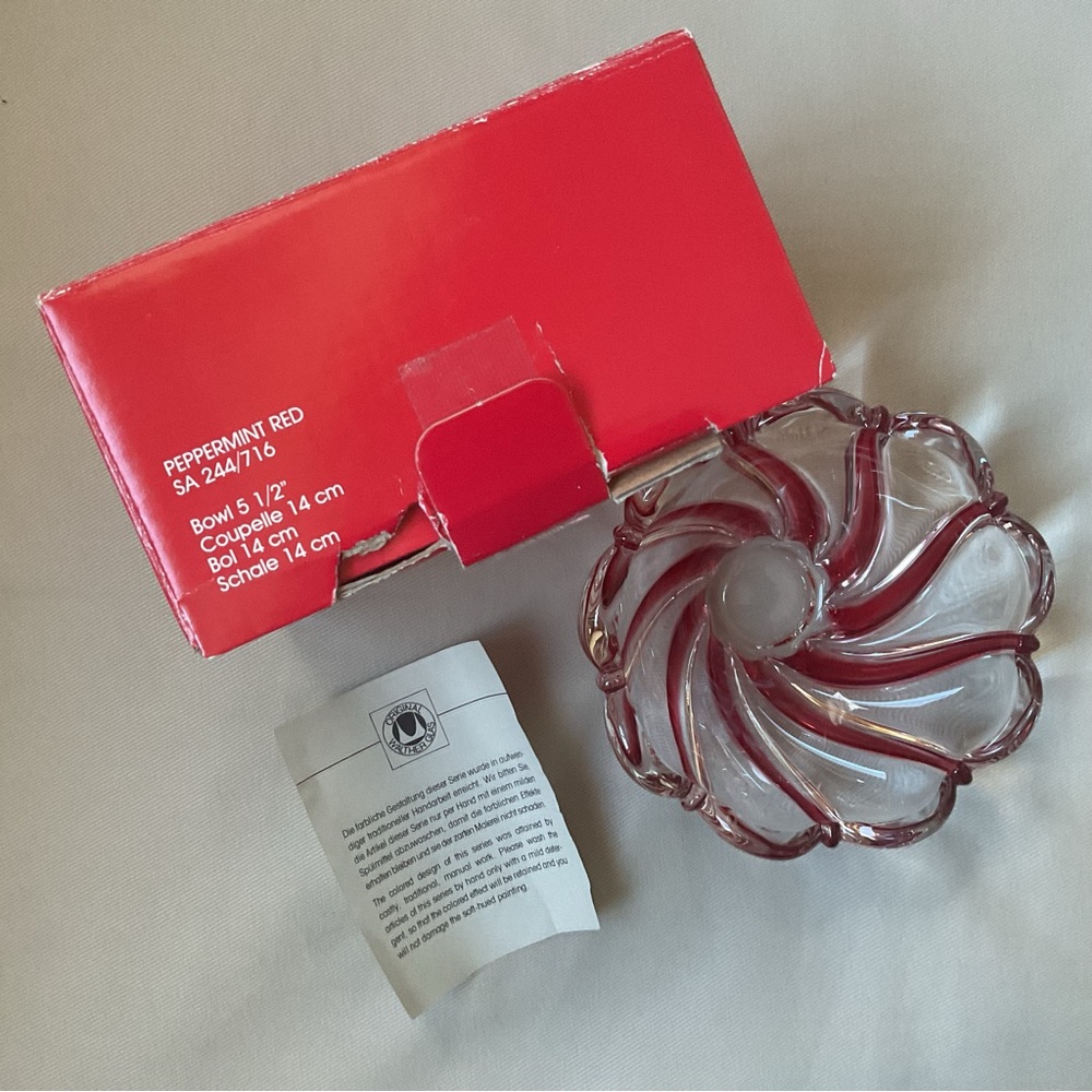 Vintage Mikasa Germany Peppermint Red Swirl Glass Bowl Candy Cane Scalloped Dish - Picture 5 of 6